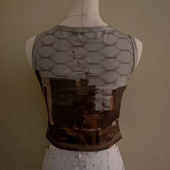 Stretchy cityscape tank - Picture 4 of 4